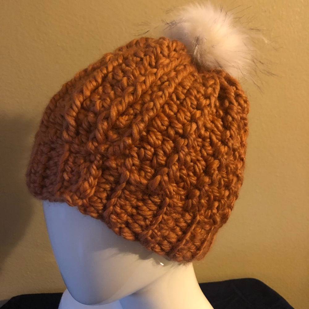 Comfy pom pom hat